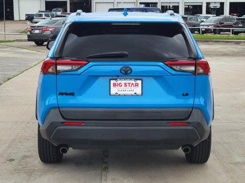 2020 Toyota RAV4 LE