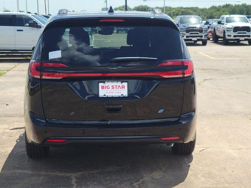 2025 Chrysler Pacifica Hybrid Premium
