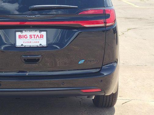 2025 Chrysler Pacifica Hybrid Premium
