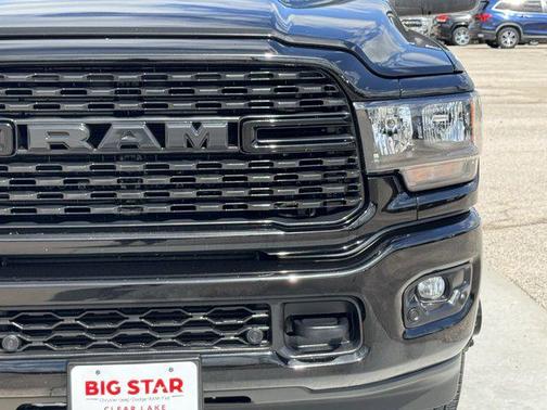 Diamond Black Crystal Pearlcoat 2024 RAM 3500 Lone Star