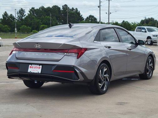 2025 Hyundai ELANTRA Limited
