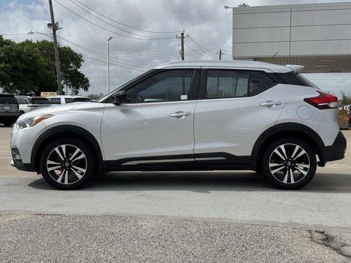 2020 Nissan Kicks SR