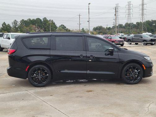 2026 Chrysler Pacifica L