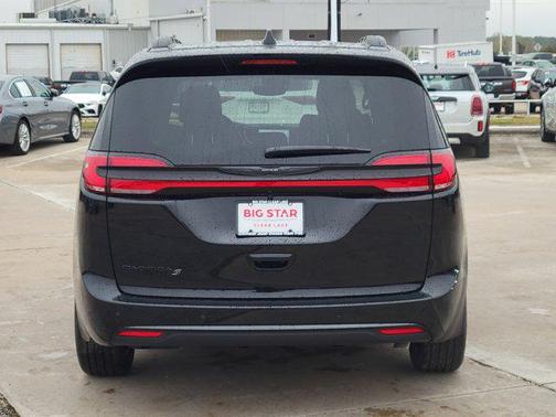 2026 Chrysler Pacifica L