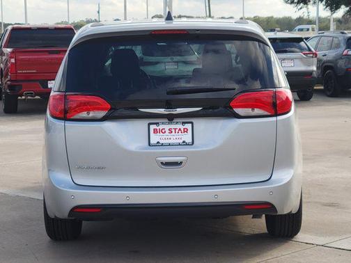 2026 Chrysler Voyager LX