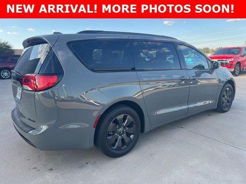 2020 Chrysler Pacifica Hybrid Red S