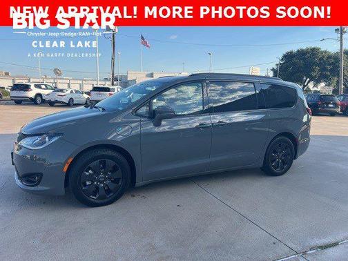 2020 Chrysler Pacifica Hybrid Red S