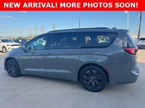 2020 Chrysler Pacifica Hybrid Red S