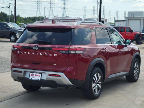 2023 Nissan Pathfinder SL