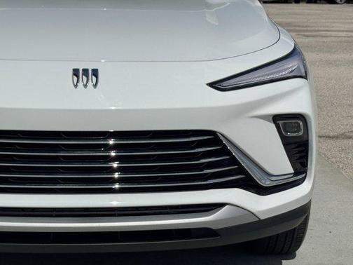 Summit White 2025 Buick Envista Preferred