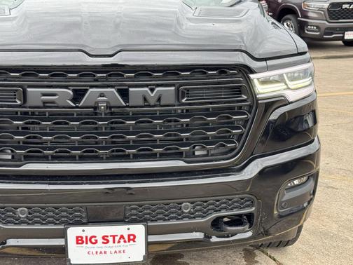 Diamond Black Crystal Pearlcoat 2026 RAM 1500 Limited