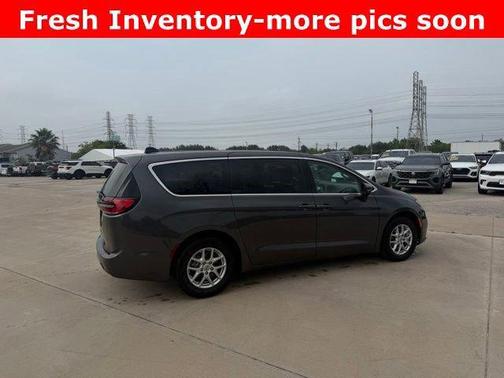 Granite Crystal Metallic Clearcoat 2023 Chrysler Pacifica Touring L