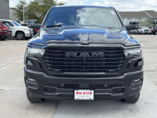 Diamond Black Crystal Pearlcoat 2026 RAM 1500 Laramie