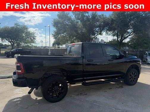 Diamond Black Crystal Pearlcoat 2024 RAM 2500 Laramie