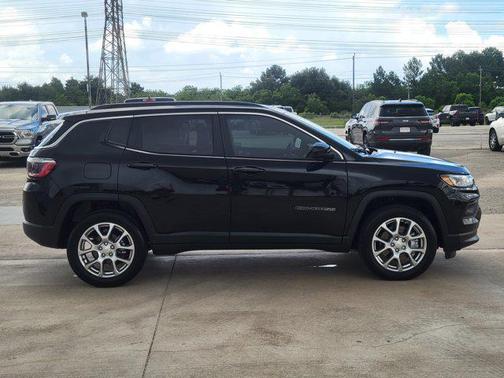 2024 Jeep Compass Latitude Lux