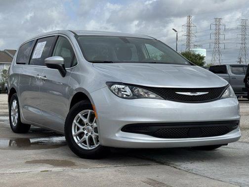 2022 Chrysler Voyager LX