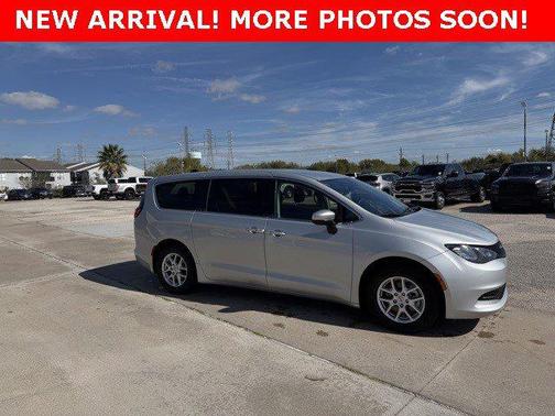 2022 Chrysler Voyager LX