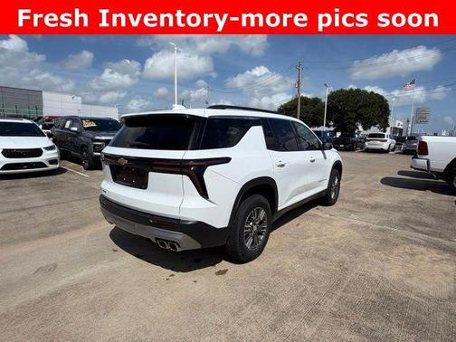 Summit White 2025 Chevrolet Traverse LT