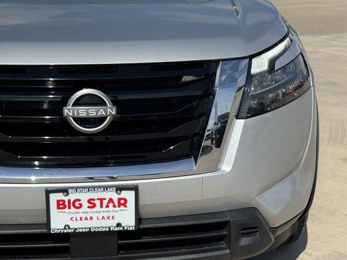 Brilliant Silver Metallic 2025 Nissan Pathfinder SV