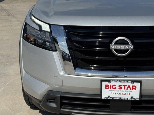 Brilliant Silver Metallic 2025 Nissan Pathfinder SV
