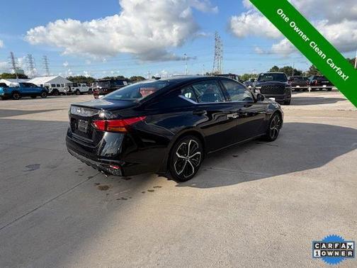 Super Black 2024 Nissan Altima 2.5 SR