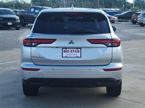 2024 Mitsubishi Outlander SE