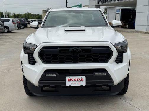 Ice 2025 Toyota Tacoma SR