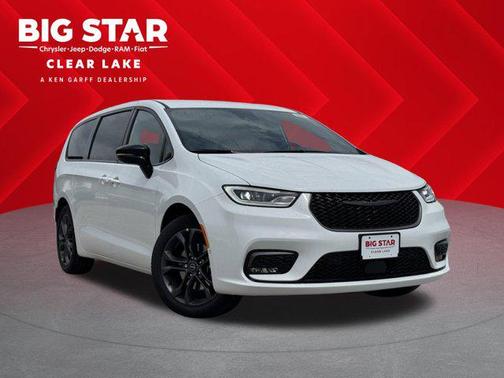 Bright White Clearcoat 2026 Chrysler Pacifica L