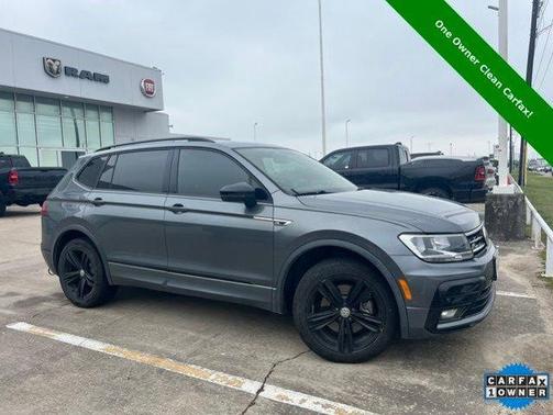 Platinum Gray Metallic 2019 Volkswagen Tiguan 2.0T SE