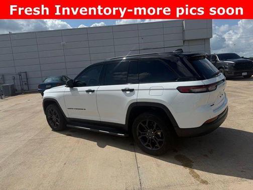 Bright White Clearcoat 2025 Jeep Grand Cherokee Limited