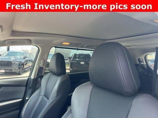 Crystal White Pearl 2023 Subaru Ascent Onyx Edition Limited 7-Passenger