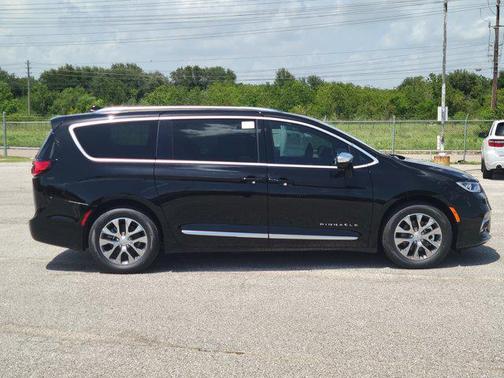 2025 Chrysler Pacifica L