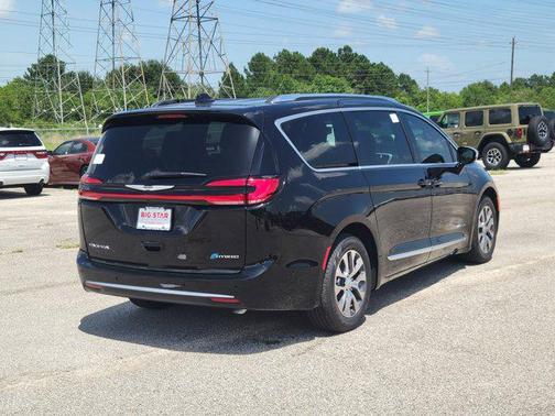 2025 Chrysler Pacifica L