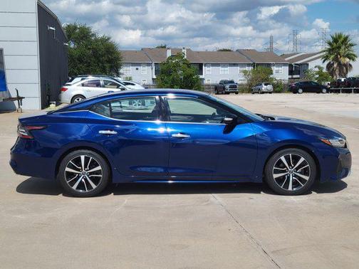 2023 Nissan Maxima SV