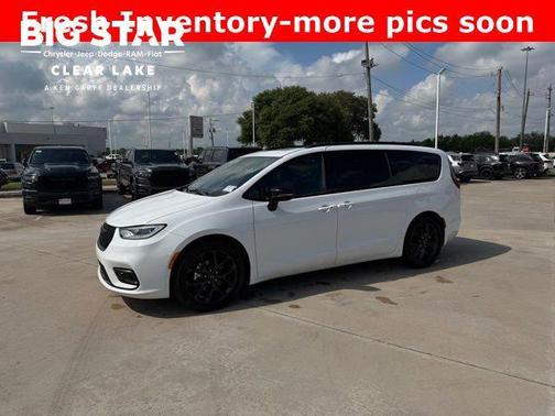 Bright White Clearcoat 2025 Chrysler Pacifica Limited