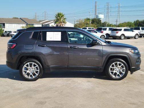 2022 Jeep Compass Latitude Lux