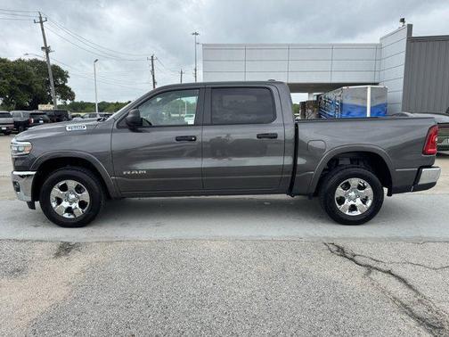 Granite Crystal Metallic Clearcoat 2025 RAM 1500 Big Horn/Lone Star