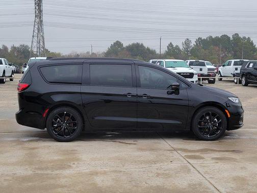 2026 Chrysler Pacifica L