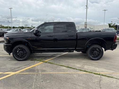 Diamond Black Crystal Pearlcoat 2026 RAM 2500 Limited