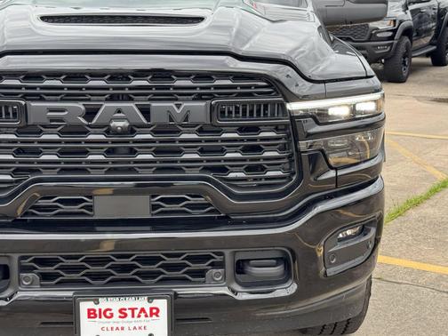 Diamond Black Crystal Pearlcoat 2026 RAM 2500 Limited