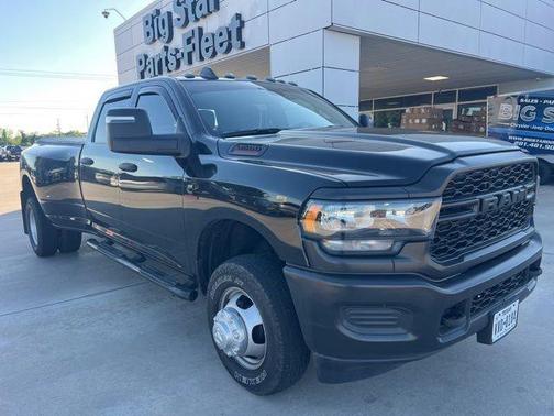 Diamond Black Crystal Pearlcoat 2024 RAM 3500 Tradesman