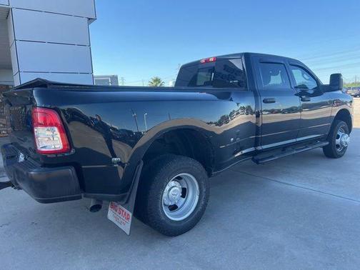 Diamond Black Crystal Pearlcoat 2024 RAM 3500 Tradesman