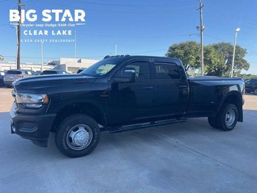 Diamond Black Crystal Pearlcoat 2024 RAM 3500 Tradesman