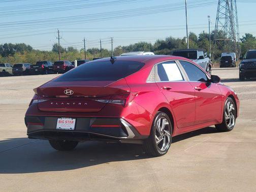 2024 Hyundai ELANTRA SEL