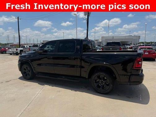 Diamond Black Crystal Pearlcoat 2025 RAM 1500 Big Horn/Lone Star