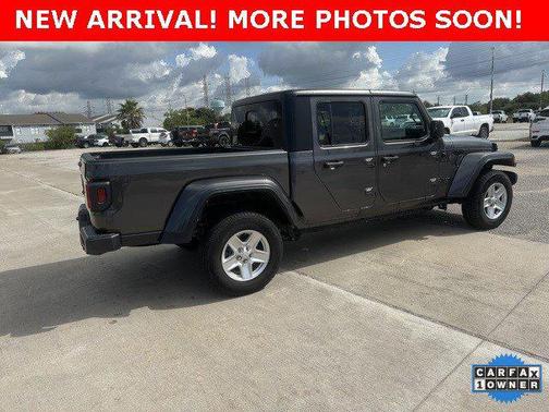 2022 Jeep Gladiator Sport S