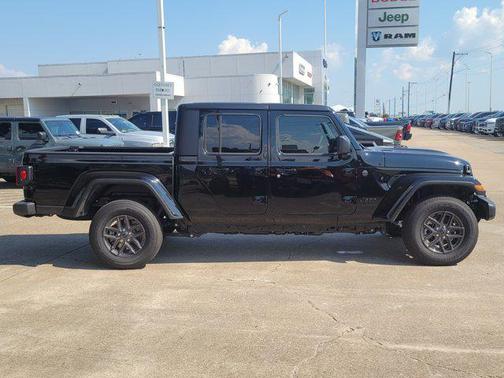2025 Jeep Gladiator Sport S