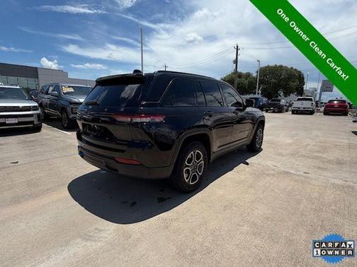 Diamond Black Crystal Pearlcoat 2022 Jeep Grand Cherokee 4xe Trailhawk