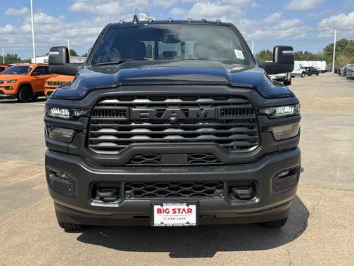 Diamond Black Crystal Pearlcoat 2026 RAM 3500 Tradesman