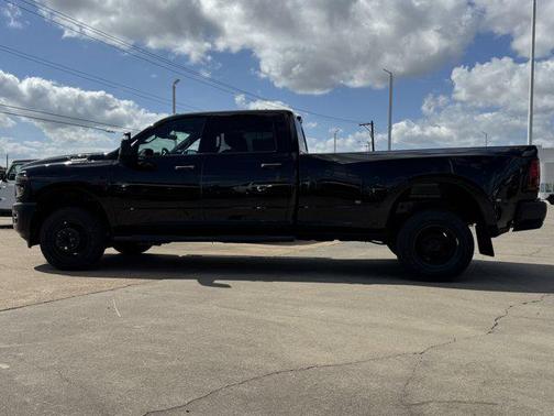 Diamond Black Crystal Pearlcoat 2026 RAM 3500 Tradesman